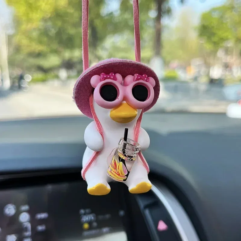 Anime Pink Swing Duck Car Deco - Car Accessories Mirror Hanging reseña y precio