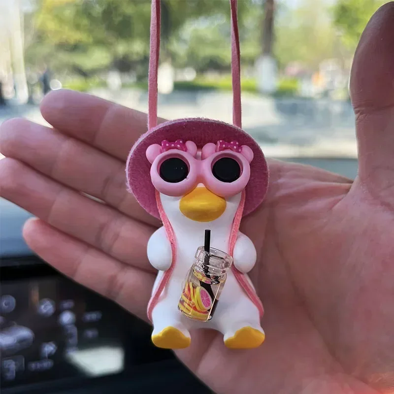 Anime Pink Swing Duck Car Deco - Car Accessories Mirror Hanging reseña y precio
