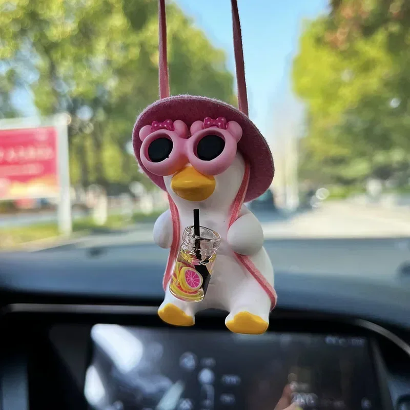 Anime Pink Swing Duck Car Deco - Car Accessories Mirror Hanging reseña y precio