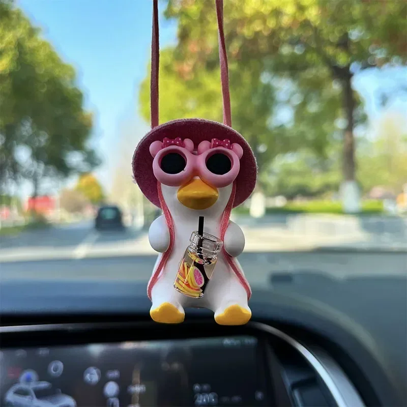 Anime Pink Swing Duck Car Deco - Car Accessories Mirror Hanging reseña y precio